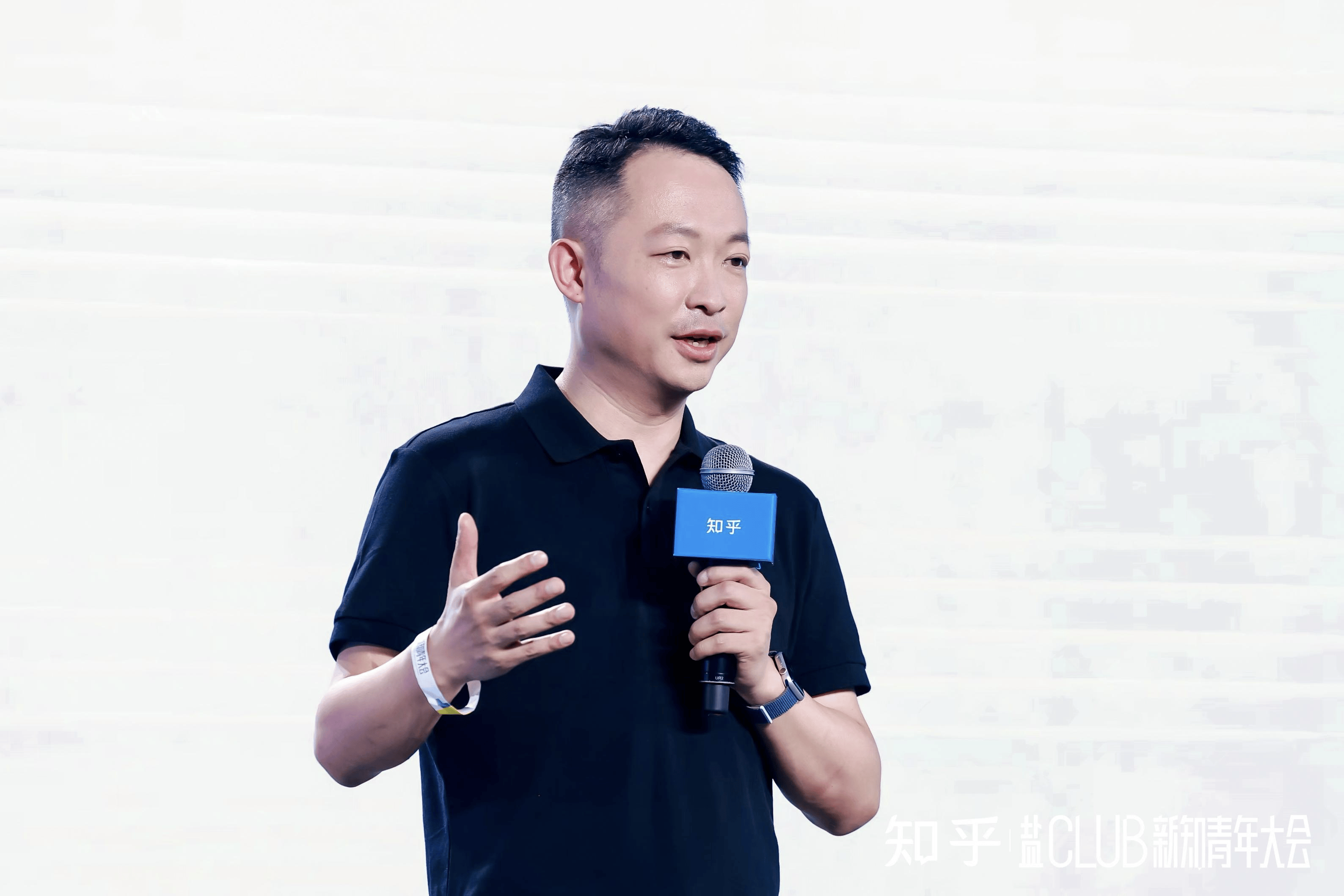 知乎发布全新AI产品“知乎直答”，周源：用提问发现世界