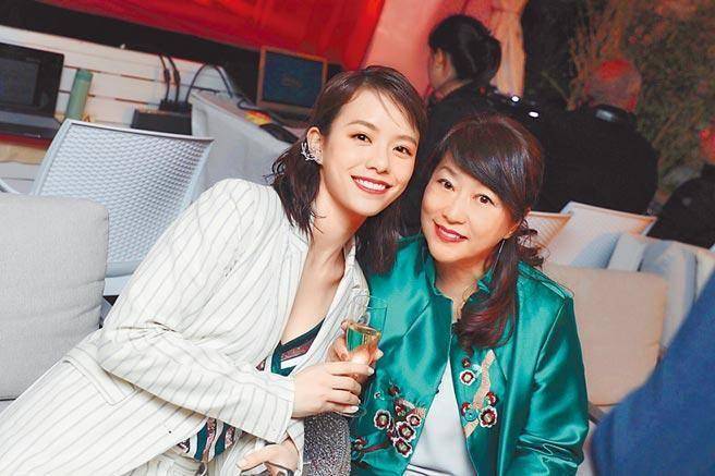 她信道教大一出道，为一角色试镜10次，32岁赴美留学男友搞区块链