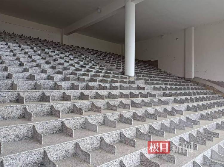福建长汀县半山腰上现数百个违规墓穴：违建不止一处，单个售价3万多
