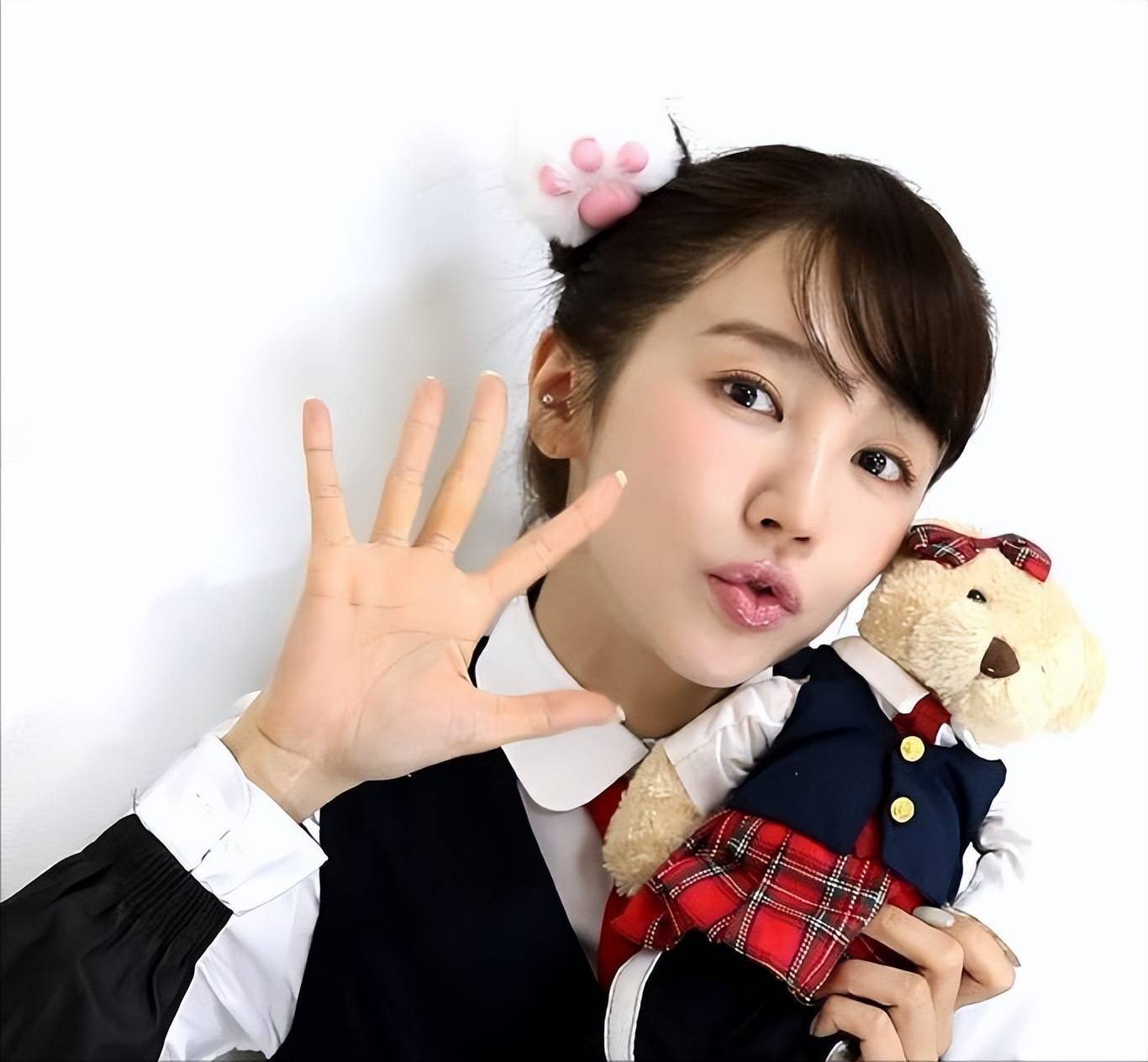 考古|尹恩惠复刻《宫》经典造型上演回忆杀，从“收视女王”到“从荧幕消失”，她可谓一步错步步错