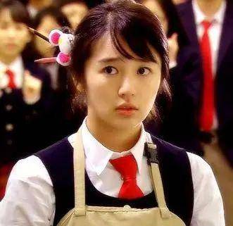 考古|尹恩惠复刻《宫》经典造型上演回忆杀，从“收视女王”到“从荧幕消失”，她可谓一步错步步错
